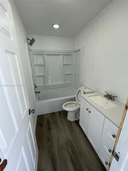 最近租的: $4,100 (3 贝兹, 3 浴室, 1450 平方英尺)