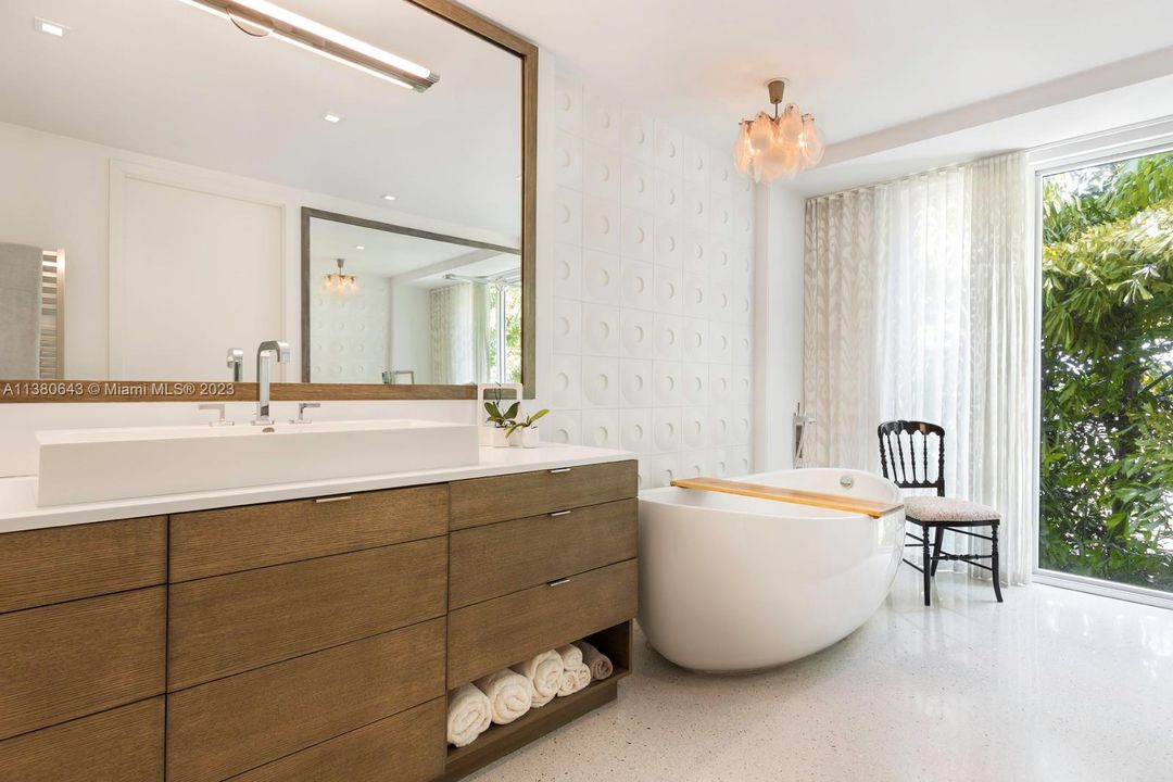 Recently Sold: $6,950,000 (5 beds, 5 baths, 3774 Square Feet)