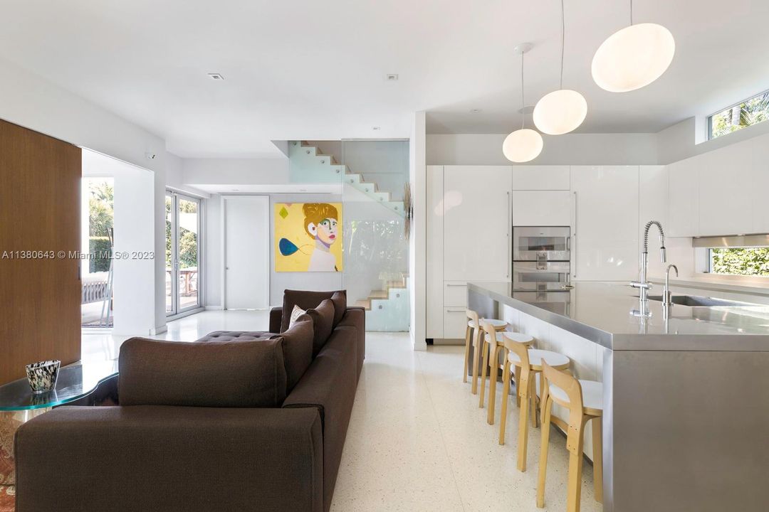 Recently Sold: $6,950,000 (5 beds, 5 baths, 3774 Square Feet)