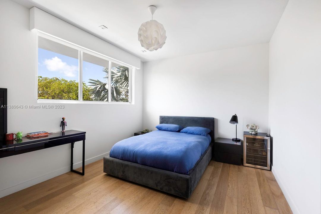 Recently Sold: $6,950,000 (5 beds, 5 baths, 3774 Square Feet)