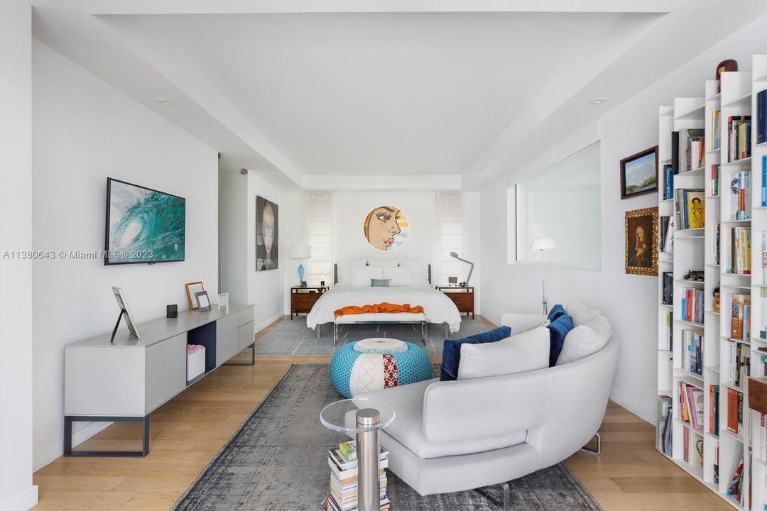 Recently Sold: $6,950,000 (5 beds, 5 baths, 3774 Square Feet)