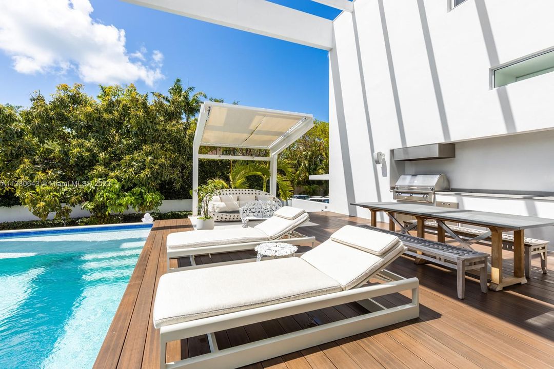 Recently Sold: $6,950,000 (5 beds, 5 baths, 3774 Square Feet)