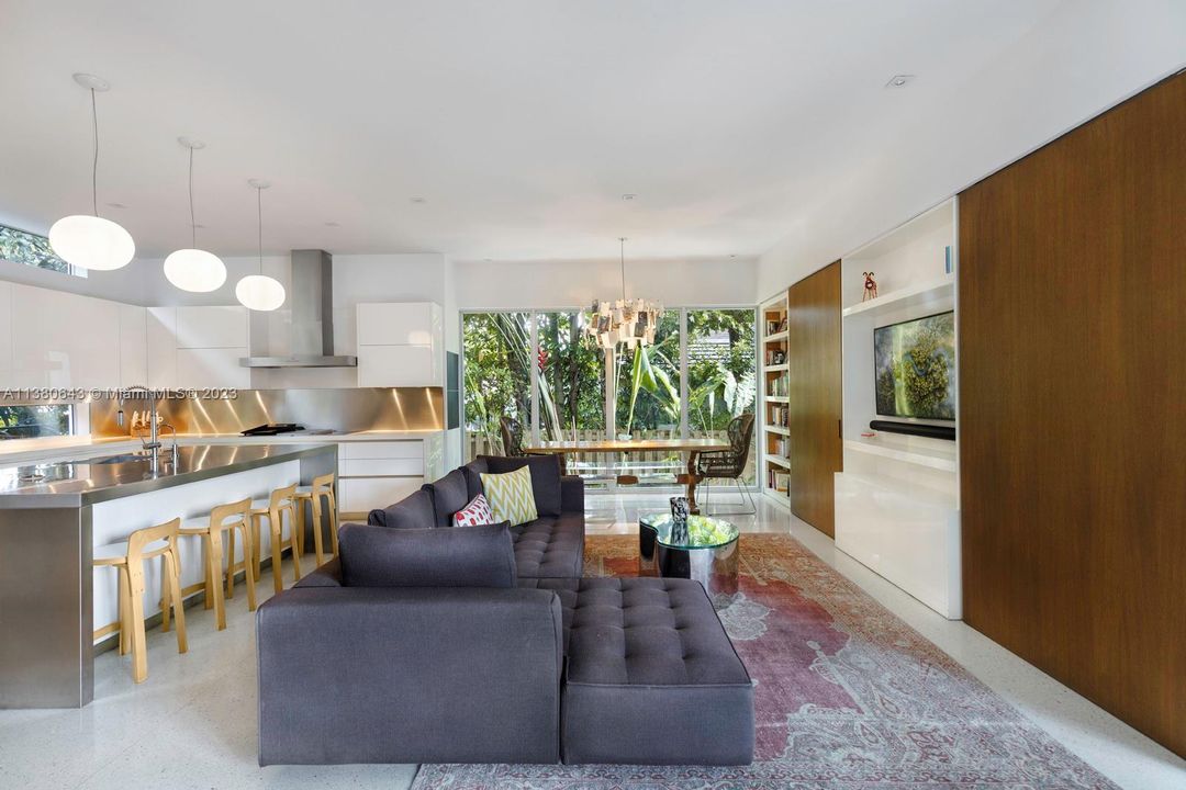 Recently Sold: $6,950,000 (5 beds, 5 baths, 3774 Square Feet)