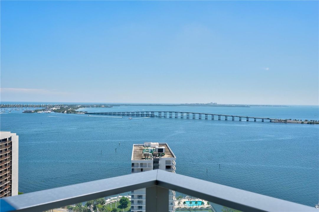 Recently Sold: $1,295,000 (2 beds, 2 baths, 1137 Square Feet)