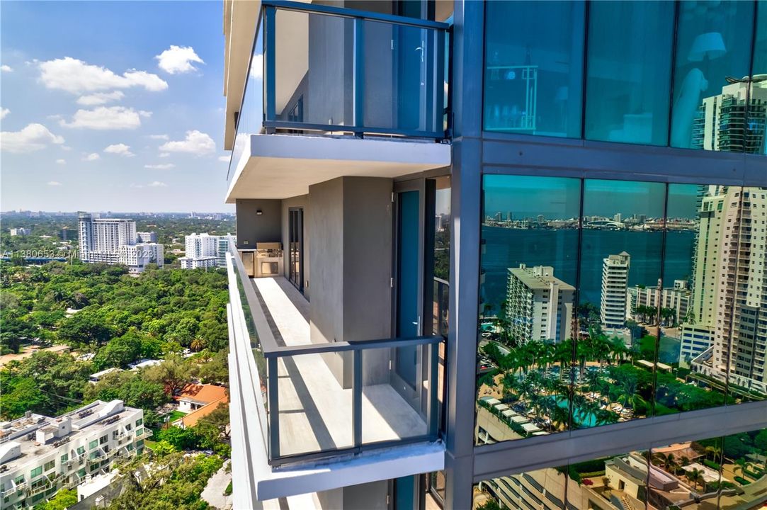 Recently Sold: $1,295,000 (2 beds, 2 baths, 1137 Square Feet)