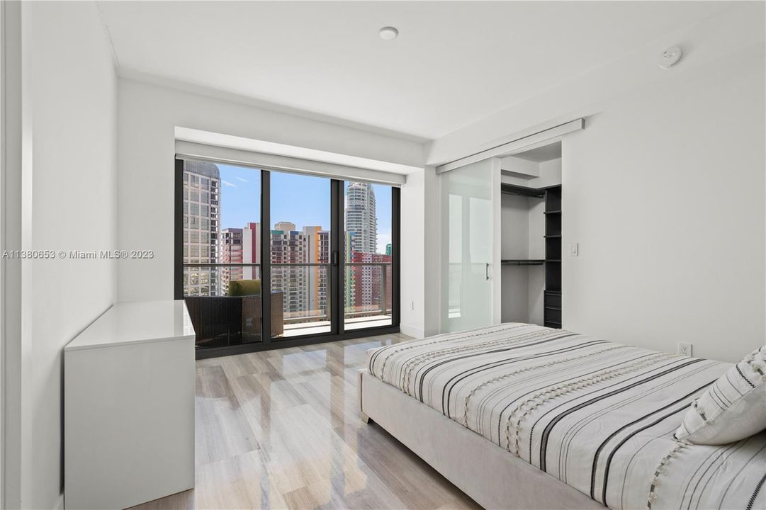 Recently Sold: $1,295,000 (2 beds, 2 baths, 1137 Square Feet)