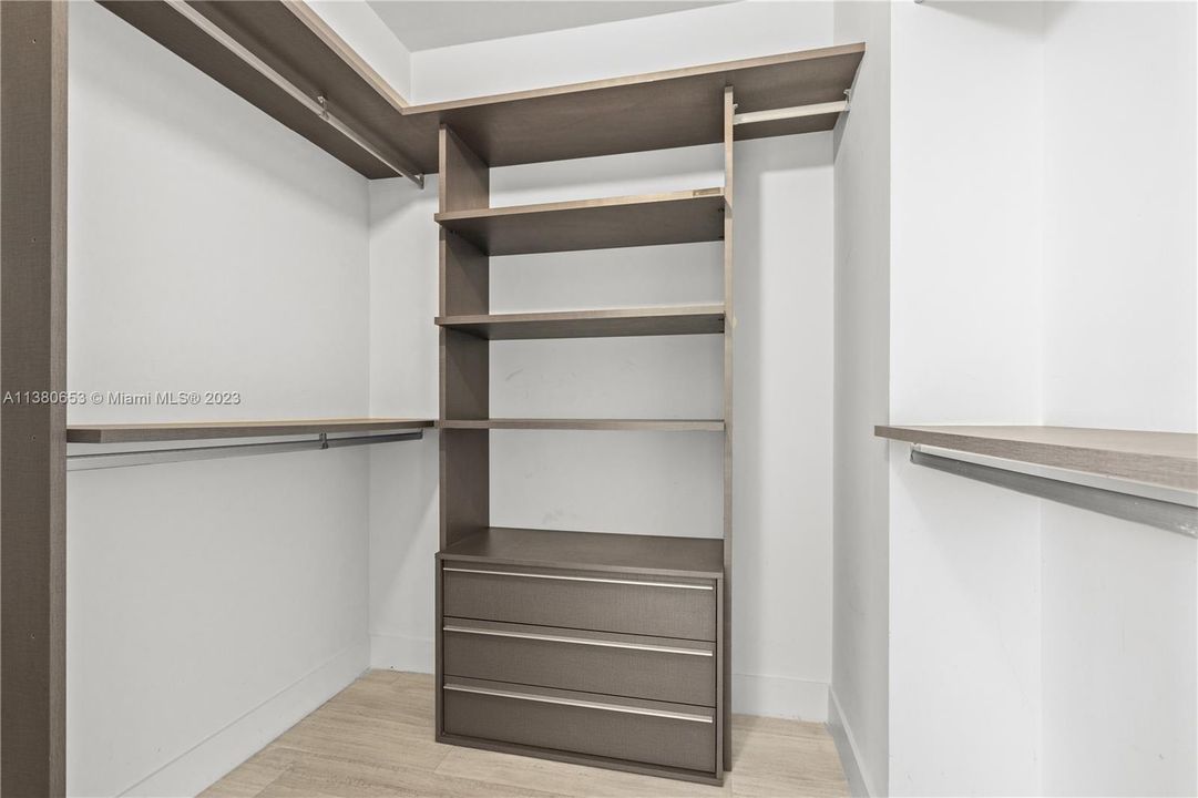 Recently Sold: $1,295,000 (2 beds, 2 baths, 1137 Square Feet)