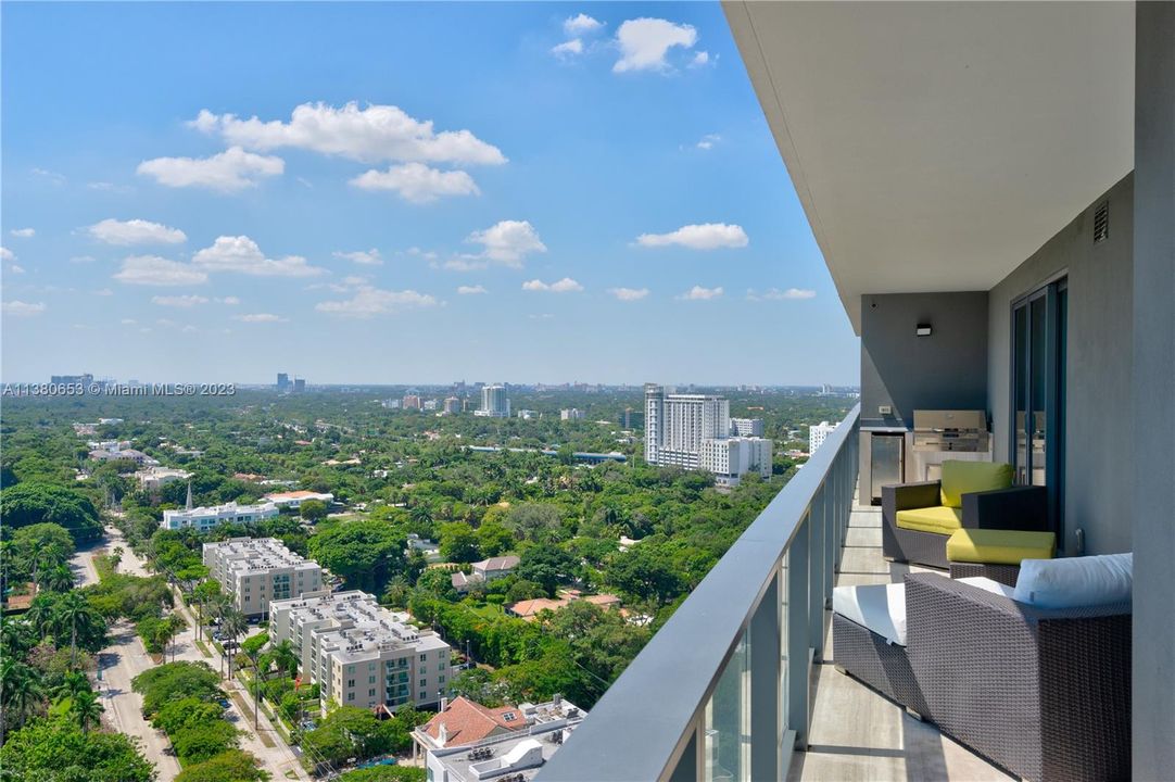 Recently Sold: $1,295,000 (2 beds, 2 baths, 1137 Square Feet)