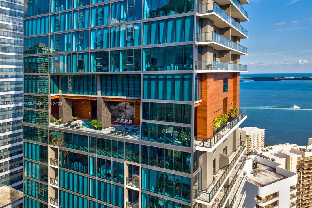 Recently Sold: $1,295,000 (2 beds, 2 baths, 1137 Square Feet)