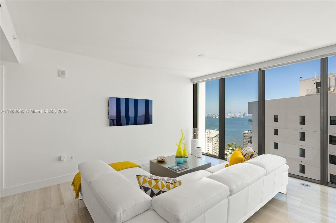 Recently Sold: $1,295,000 (2 beds, 2 baths, 1137 Square Feet)