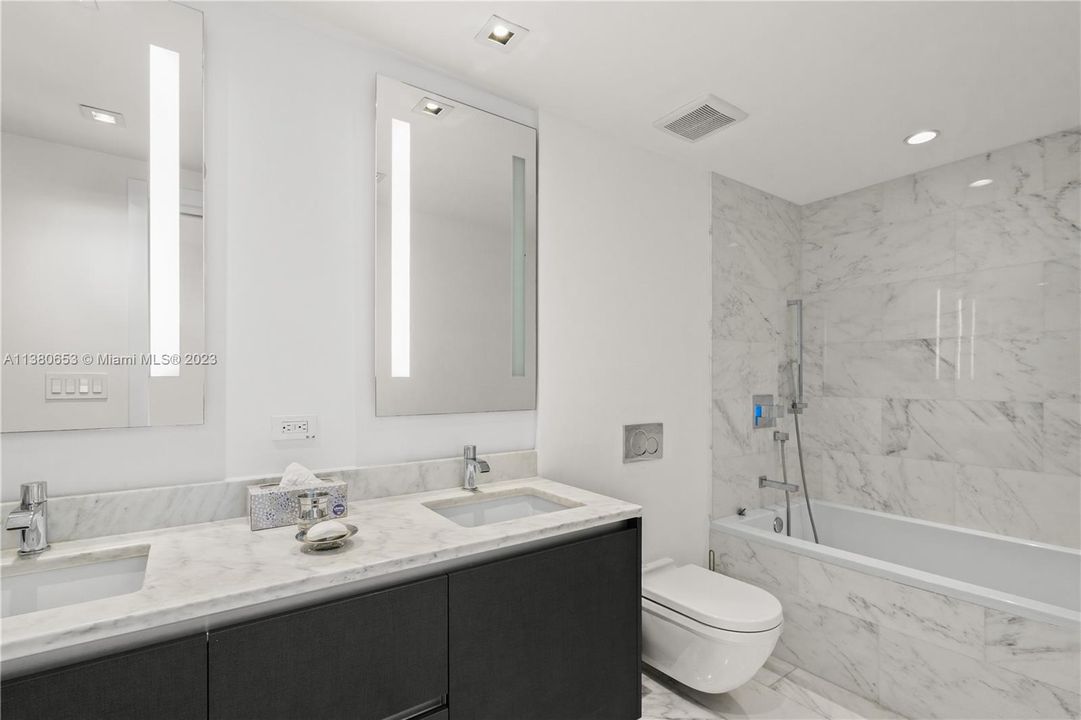 Recently Sold: $1,295,000 (2 beds, 2 baths, 1137 Square Feet)