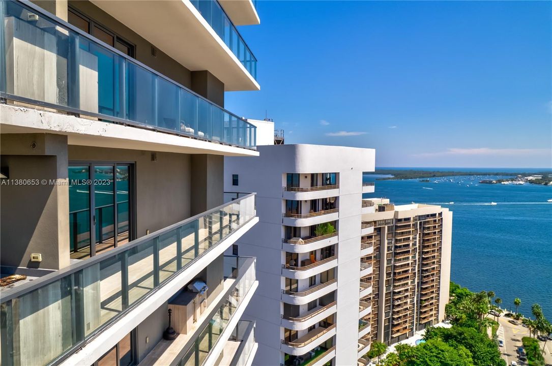 Recently Sold: $1,295,000 (2 beds, 2 baths, 1137 Square Feet)