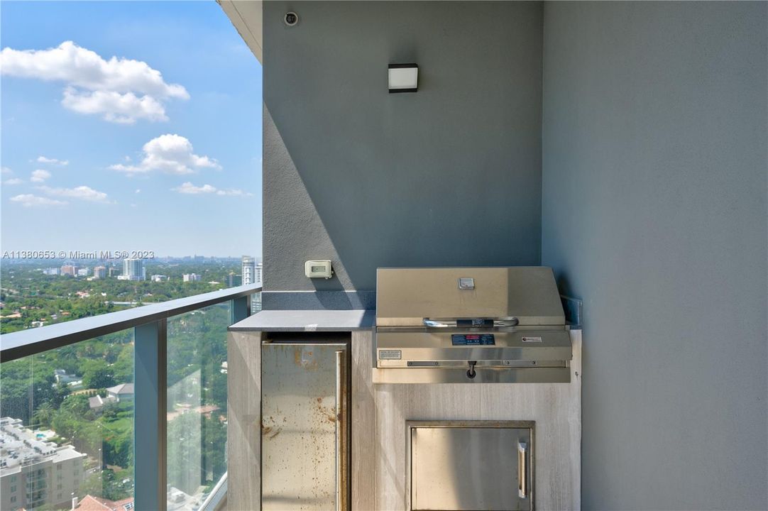 Recently Sold: $1,295,000 (2 beds, 2 baths, 1137 Square Feet)