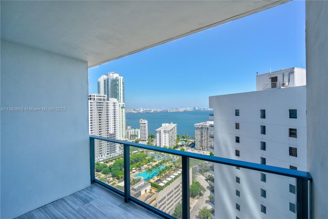 Recently Sold: $1,295,000 (2 beds, 2 baths, 1137 Square Feet)