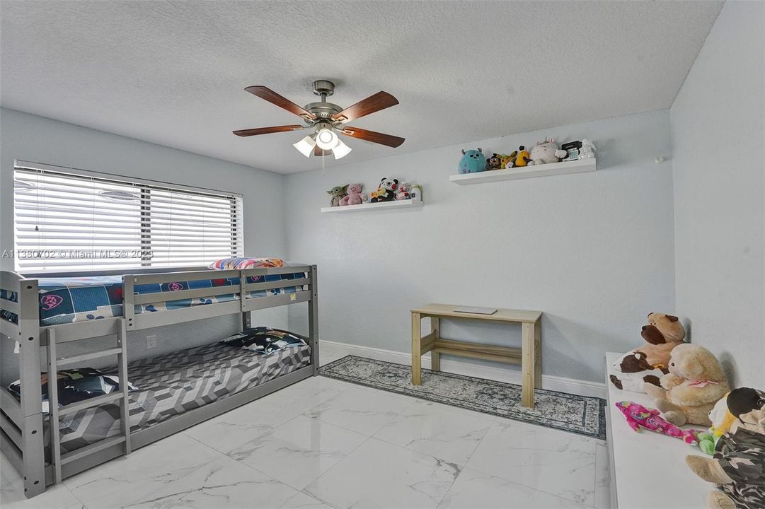 Recently Sold: $580,000 (3 beds, 2 baths, 1619 Square Feet)