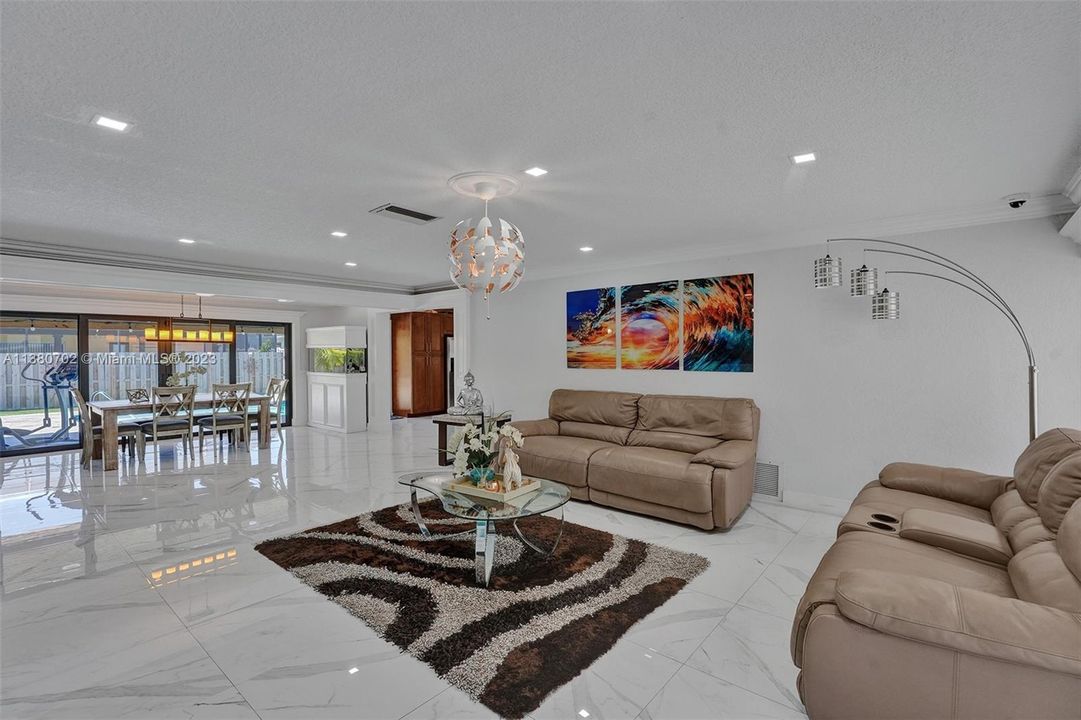 Recently Sold: $580,000 (3 beds, 2 baths, 1619 Square Feet)