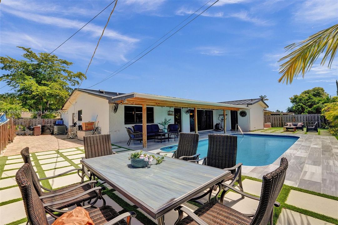 Recently Sold: $580,000 (3 beds, 2 baths, 1619 Square Feet)