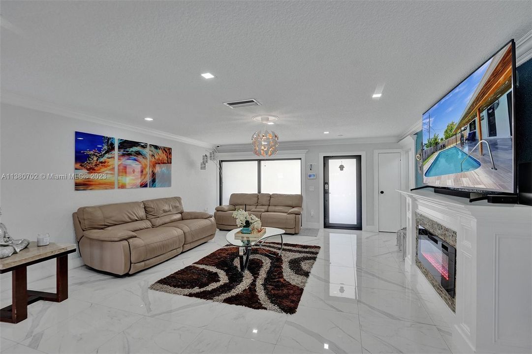 Recently Sold: $580,000 (3 beds, 2 baths, 1619 Square Feet)