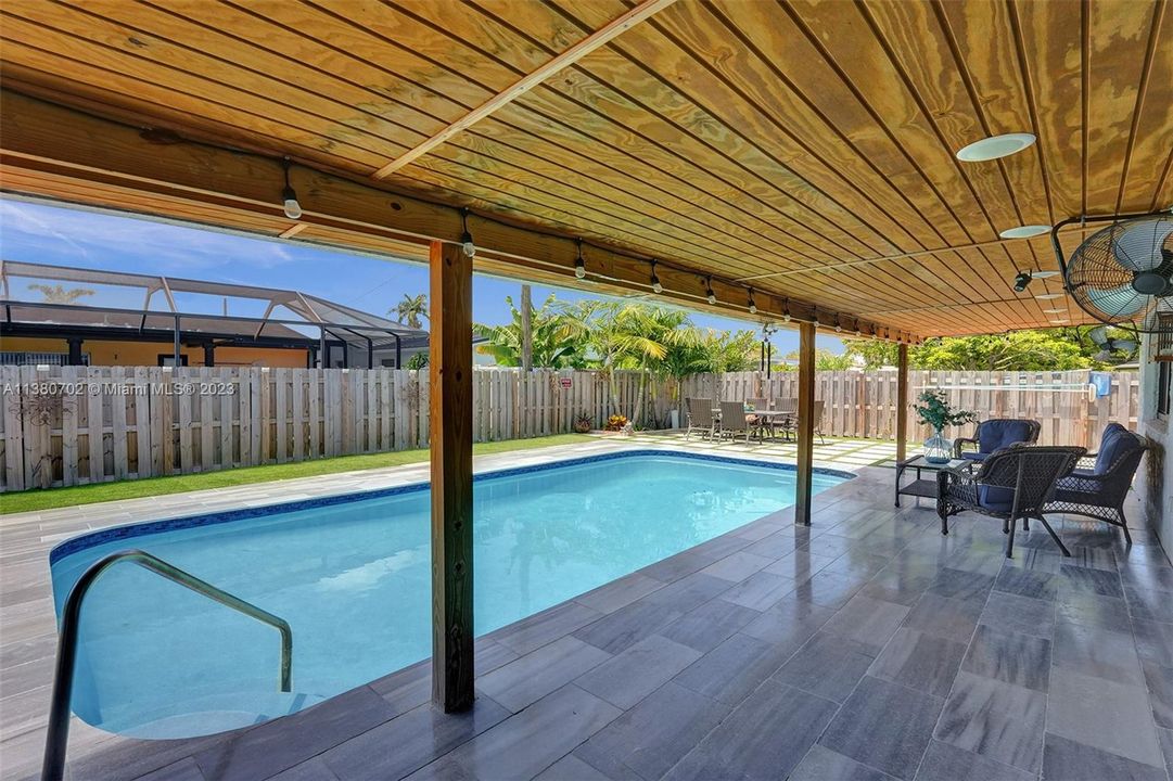 Recently Sold: $580,000 (3 beds, 2 baths, 1619 Square Feet)