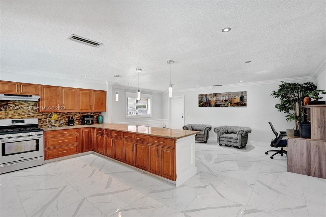 Recently Sold: $580,000 (3 beds, 2 baths, 1619 Square Feet)