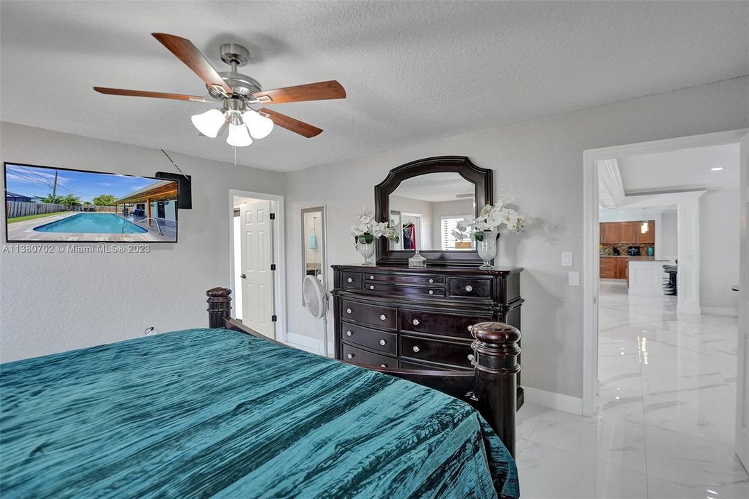 Recently Sold: $580,000 (3 beds, 2 baths, 1619 Square Feet)