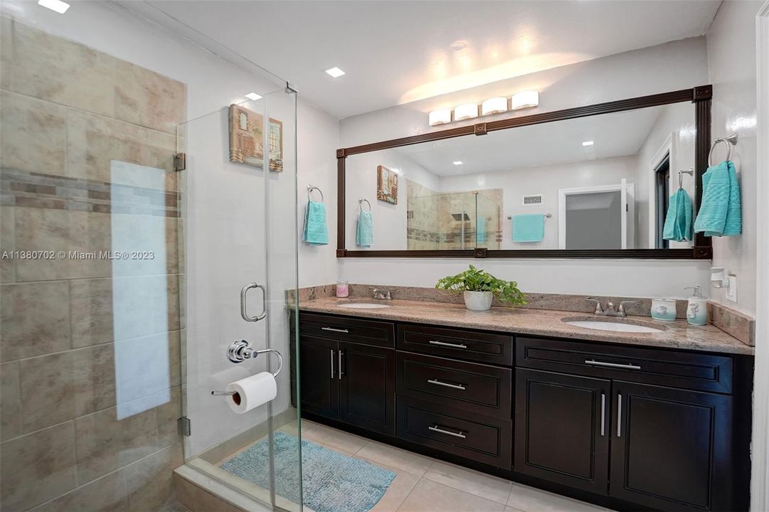 Recently Sold: $580,000 (3 beds, 2 baths, 1619 Square Feet)