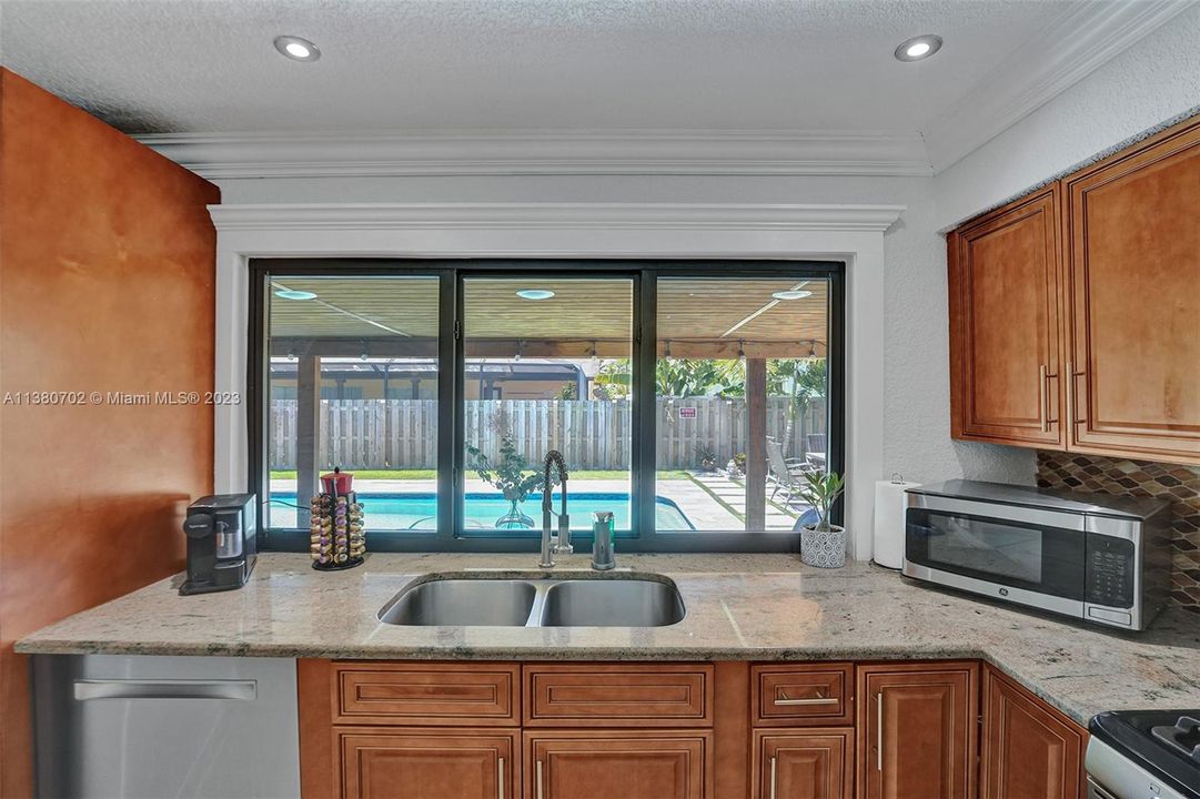 Recently Sold: $580,000 (3 beds, 2 baths, 1619 Square Feet)