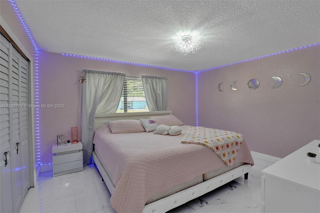 Recently Sold: $580,000 (3 beds, 2 baths, 1619 Square Feet)