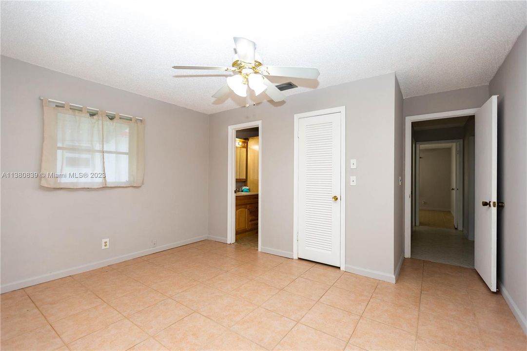 MASTER BEDROOM WITH WALK-IN CLOSET AND BATHROOM WITH SHOWER