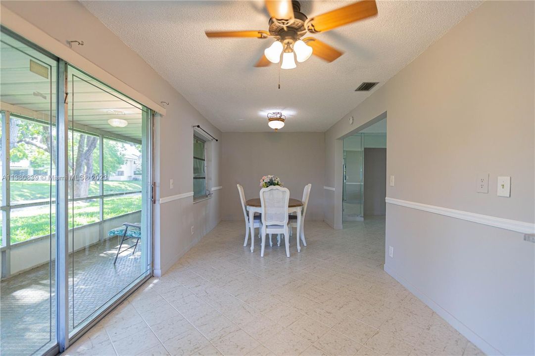 SPACIOUS FAMILY & DINING ROOM