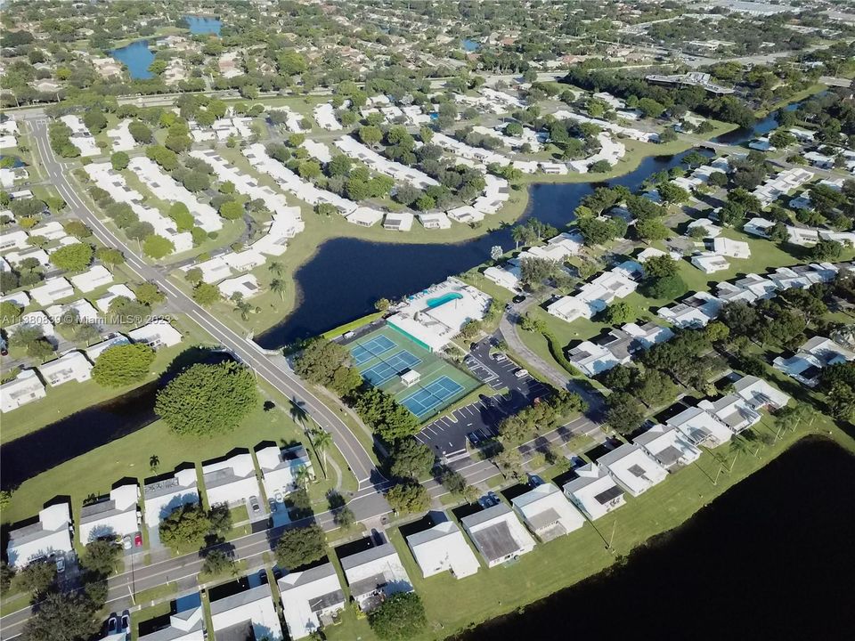 LAUDERDALE WEST COMMUNITY.  "A HIDDEN GEM"