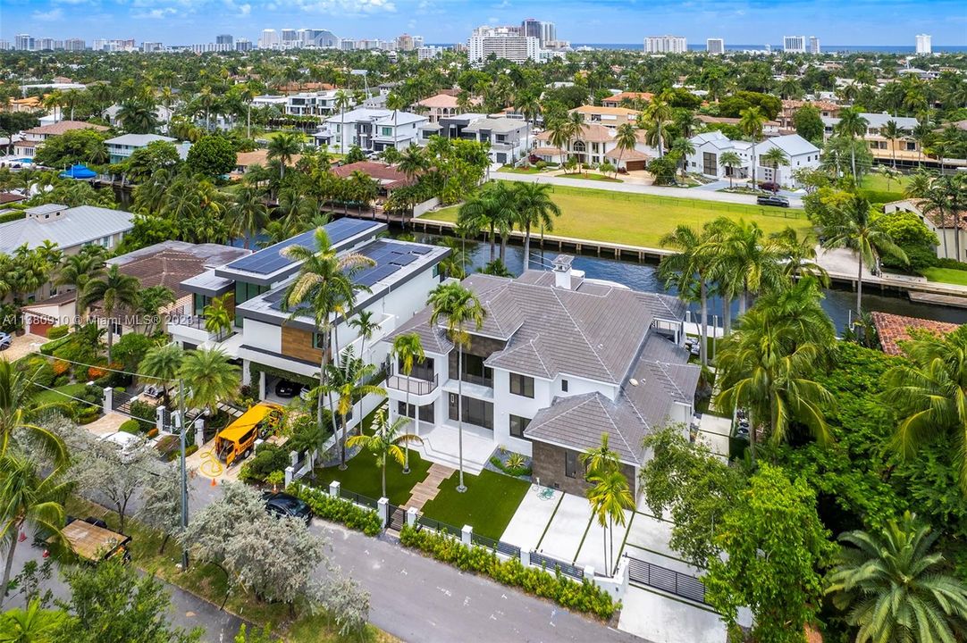 Recently Sold: $7,495,000 (6 beds, 6 baths, 5740 Square Feet)