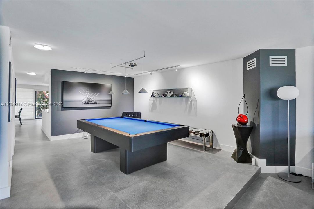 Недавно продано: $1,550,000 (3 спален, 2 ванн, 2801 Квадратных фут)