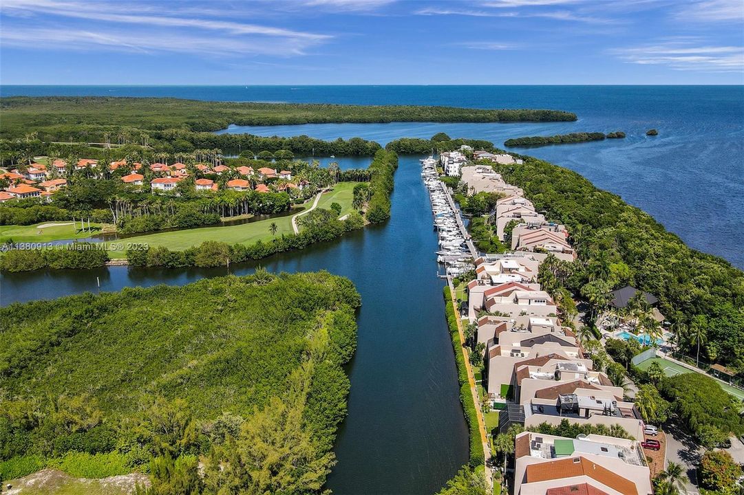 Недавно продано: $1,550,000 (3 спален, 2 ванн, 2801 Квадратных фут)