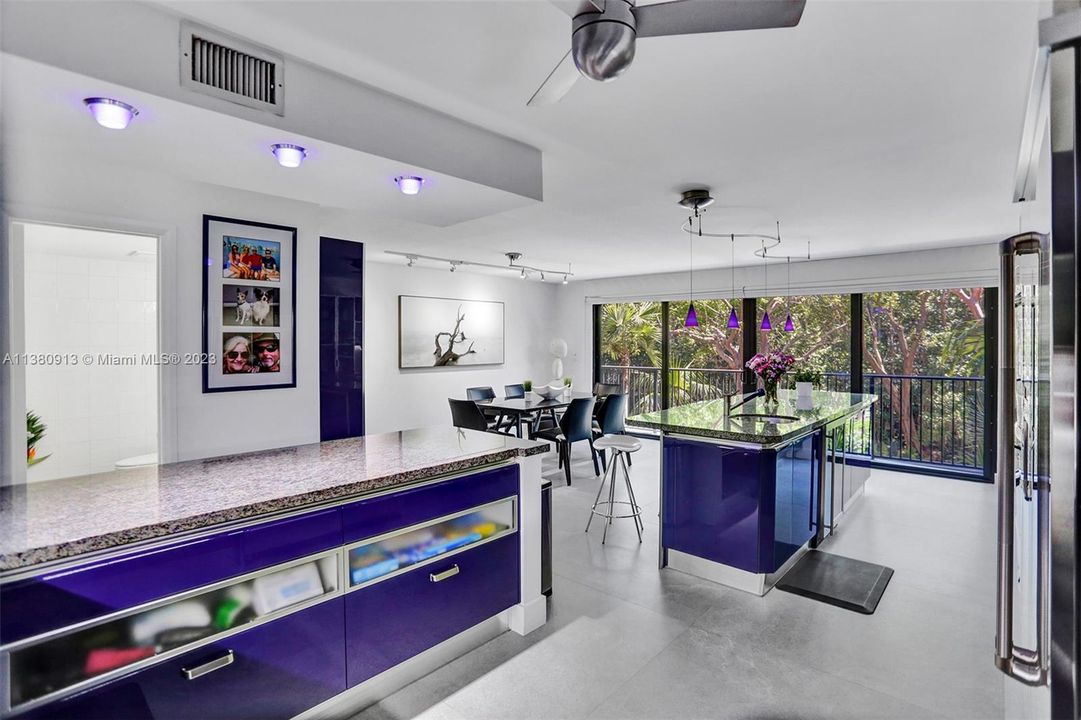 Недавно продано: $1,550,000 (3 спален, 2 ванн, 2801 Квадратных фут)