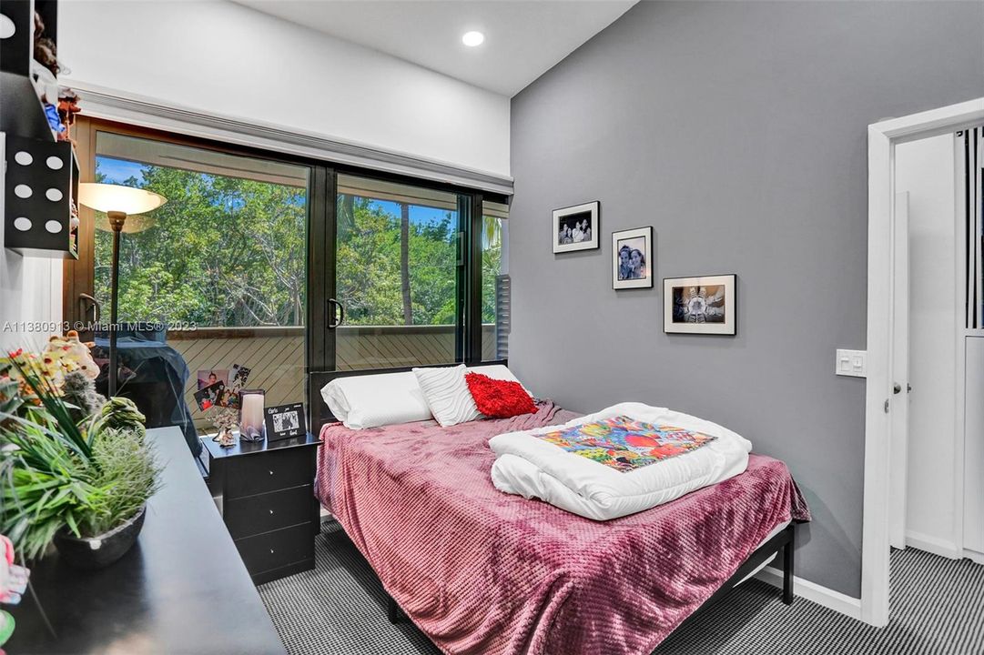 Недавно продано: $1,550,000 (3 спален, 2 ванн, 2801 Квадратных фут)