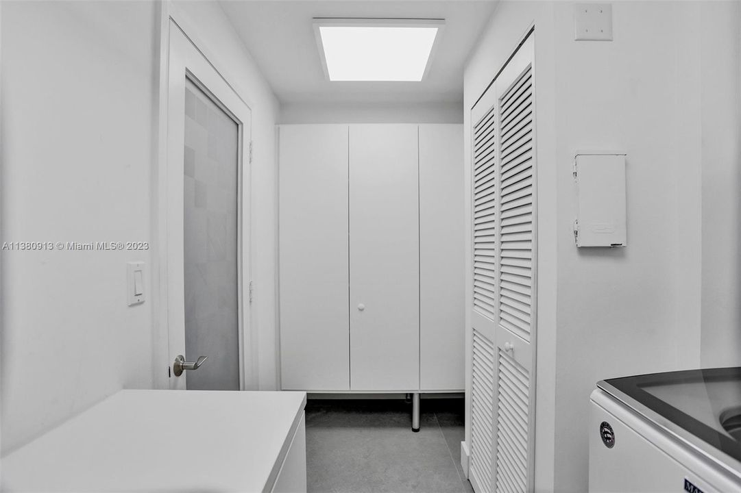 Недавно продано: $1,550,000 (3 спален, 2 ванн, 2801 Квадратных фут)