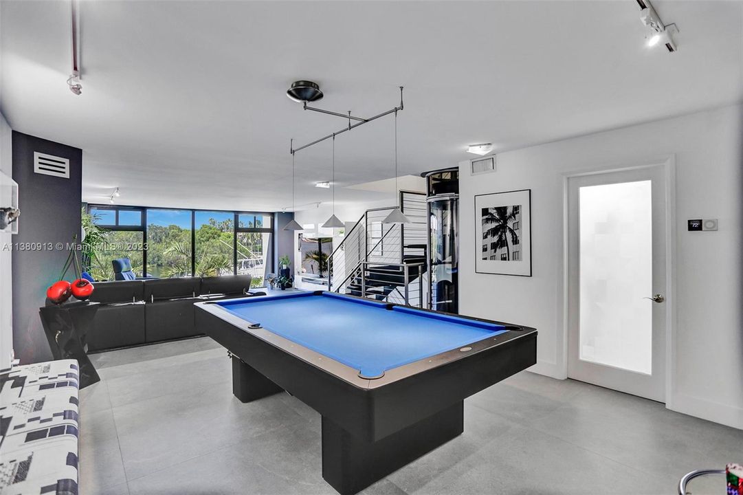 Недавно продано: $1,550,000 (3 спален, 2 ванн, 2801 Квадратных фут)