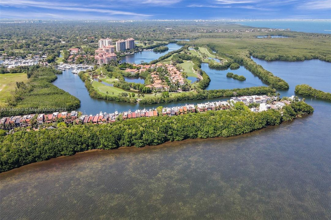 Недавно продано: $1,550,000 (3 спален, 2 ванн, 2801 Квадратных фут)