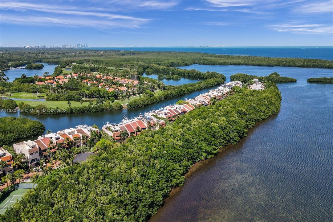 Недавно продано: $1,550,000 (3 спален, 2 ванн, 2801 Квадратных фут)