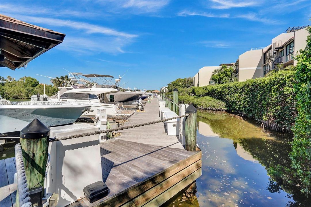 Недавно продано: $1,550,000 (3 спален, 2 ванн, 2801 Квадратных фут)