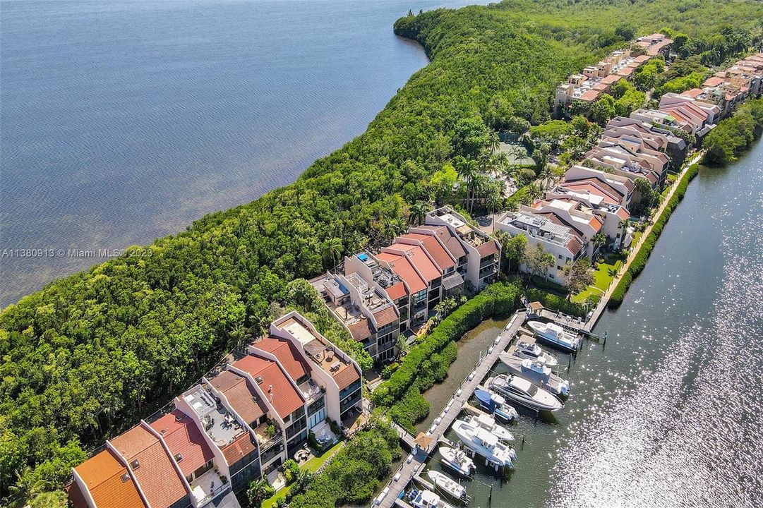 Недавно продано: $1,550,000 (3 спален, 2 ванн, 2801 Квадратных фут)