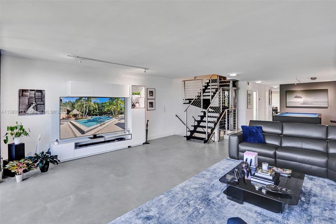 Recently Sold: $1,550,000 (3 beds, 2 baths, 2801 Square Feet)