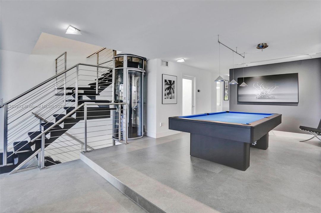 Недавно продано: $1,550,000 (3 спален, 2 ванн, 2801 Квадратных фут)