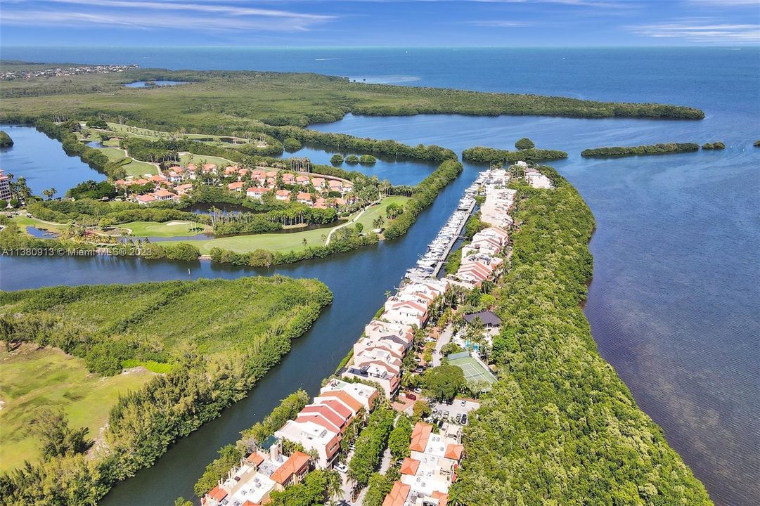 Недавно продано: $1,550,000 (3 спален, 2 ванн, 2801 Квадратных фут)