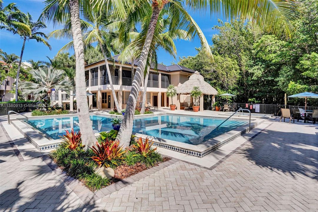 Недавно продано: $1,550,000 (3 спален, 2 ванн, 2801 Квадратных фут)