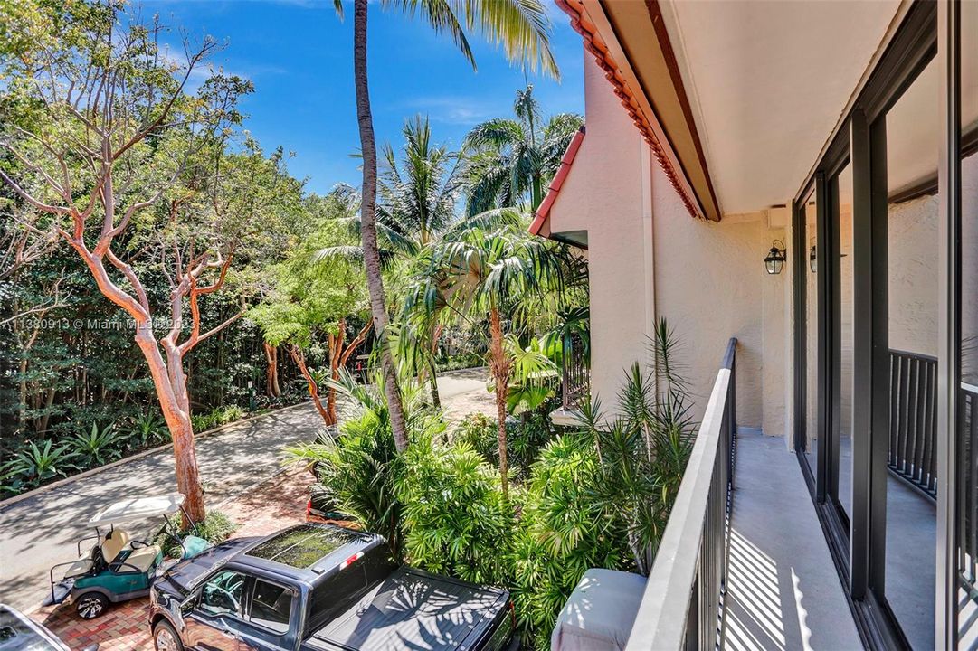 Недавно продано: $1,550,000 (3 спален, 2 ванн, 2801 Квадратных фут)