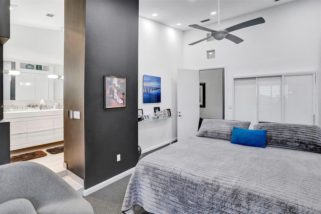 Недавно продано: $1,550,000 (3 спален, 2 ванн, 2801 Квадратных фут)