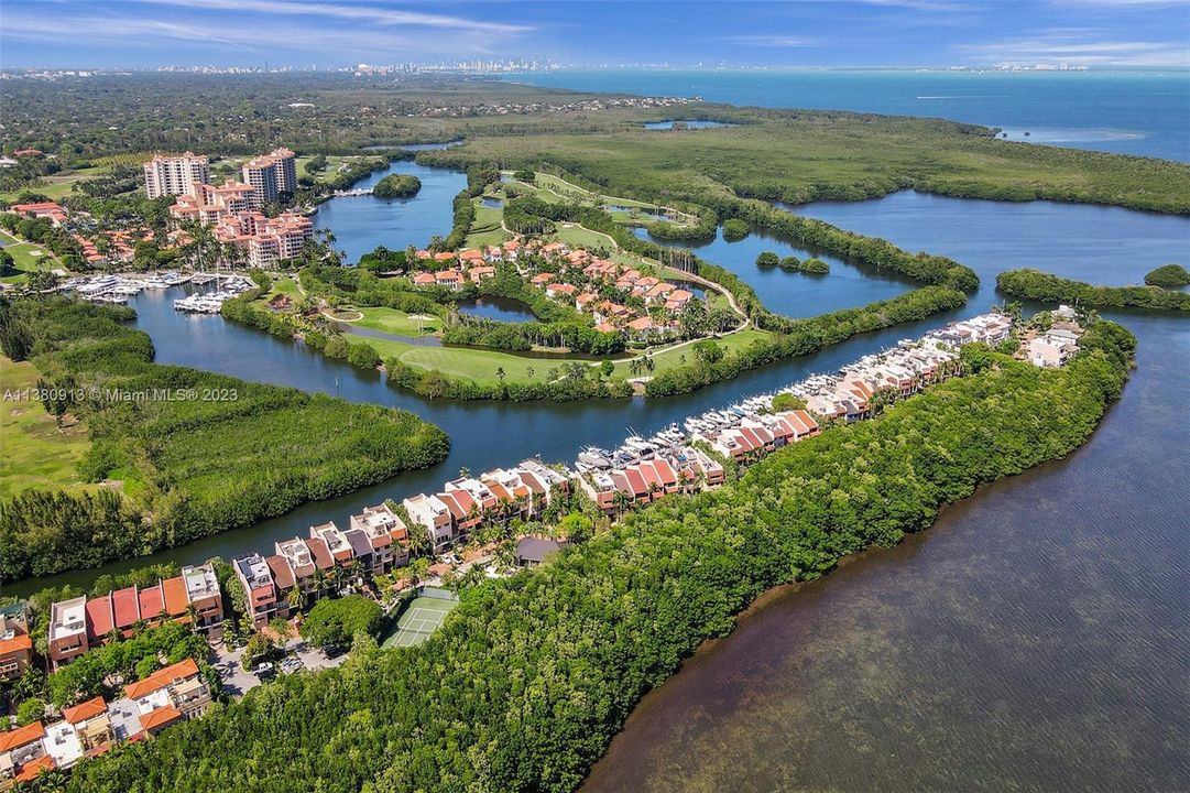 Недавно продано: $1,550,000 (3 спален, 2 ванн, 2801 Квадратных фут)