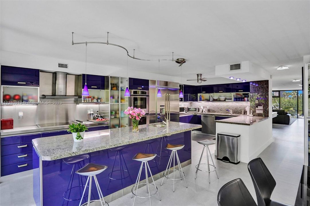 Недавно продано: $1,550,000 (3 спален, 2 ванн, 2801 Квадратных фут)